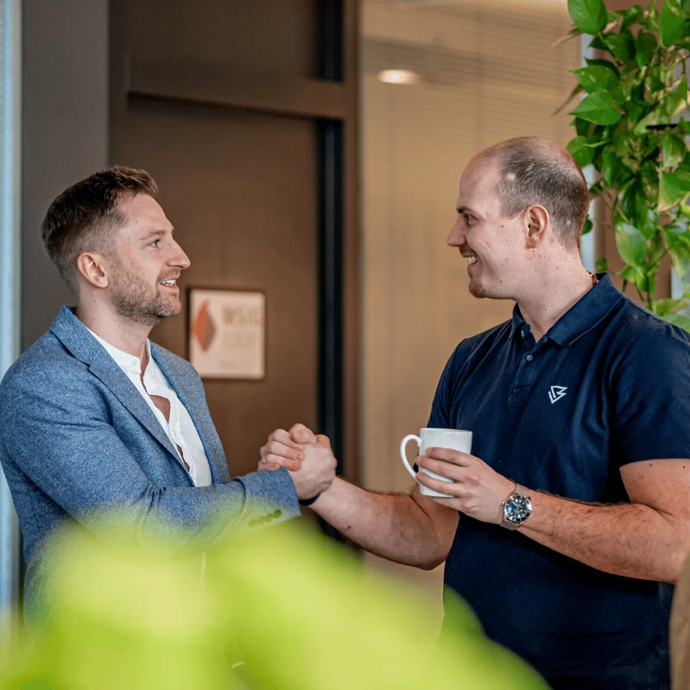 Mitglieder der stepX Community im Gespräch auf einem Networking-Event